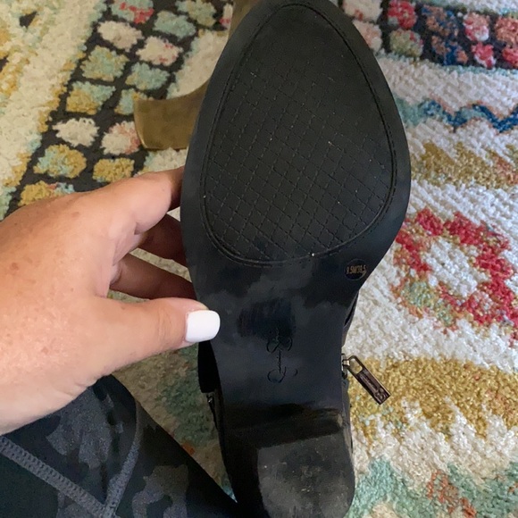 JS Black Leather Booties w/Buckle Accent - Picture 6 of 9